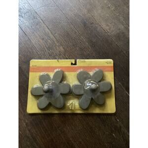 2 WOODEN FLOWER WALL Peg HOOKS GIRLS ROOM DECOR Coat Hooks Purple Target